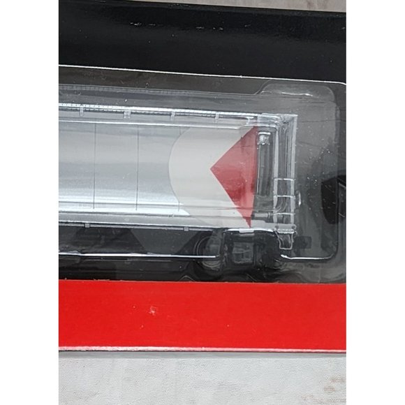 Inter Mountain Railway Co.45221-05 Cylindrical Covered CP Silver Car Model Train - Picture 10 of 11